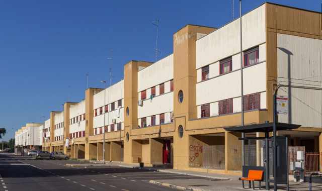 Non c' un supermercato n un bus che va in citt: viaggio a Catino, il rione pi isolato di Bari 
